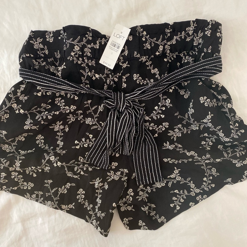 NWT loft shorts black floral with belt size s